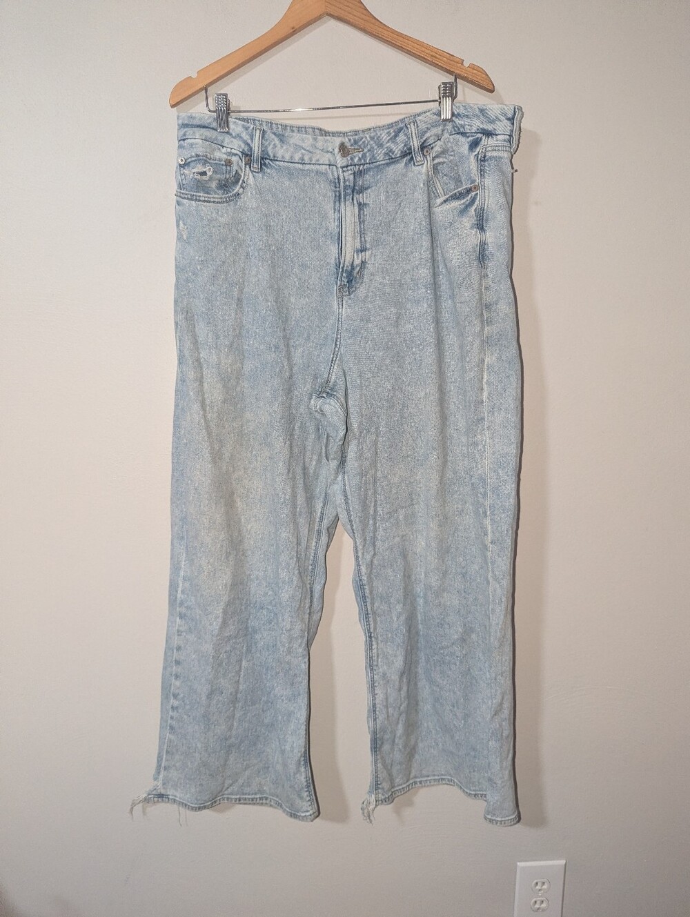 20 American Eagle Curvy Super High-Rise Baggy Wide Leg Jeans